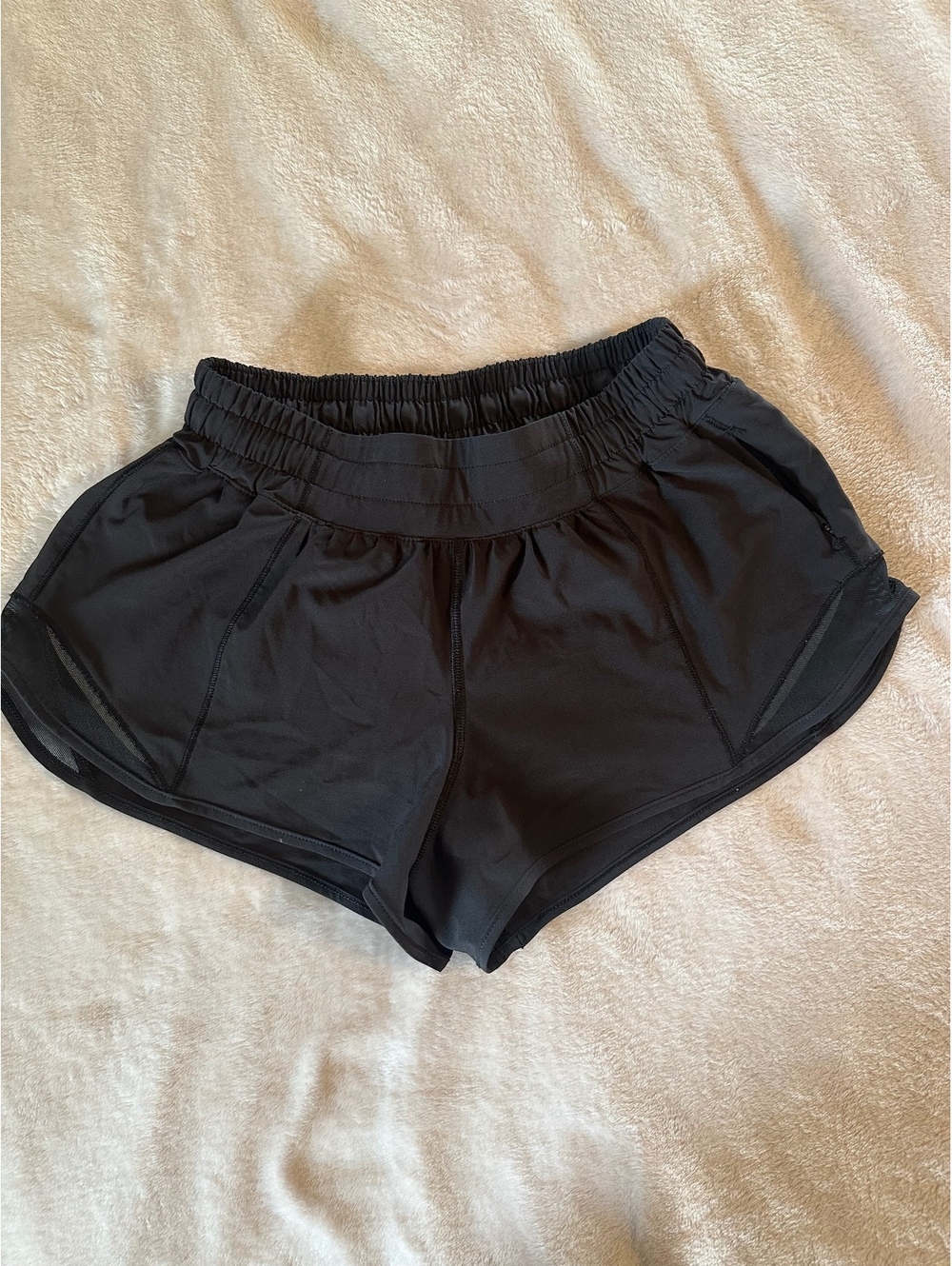 Lululemon Hotty Hot Low-Rise Lined Short 2.5" Black Size 4